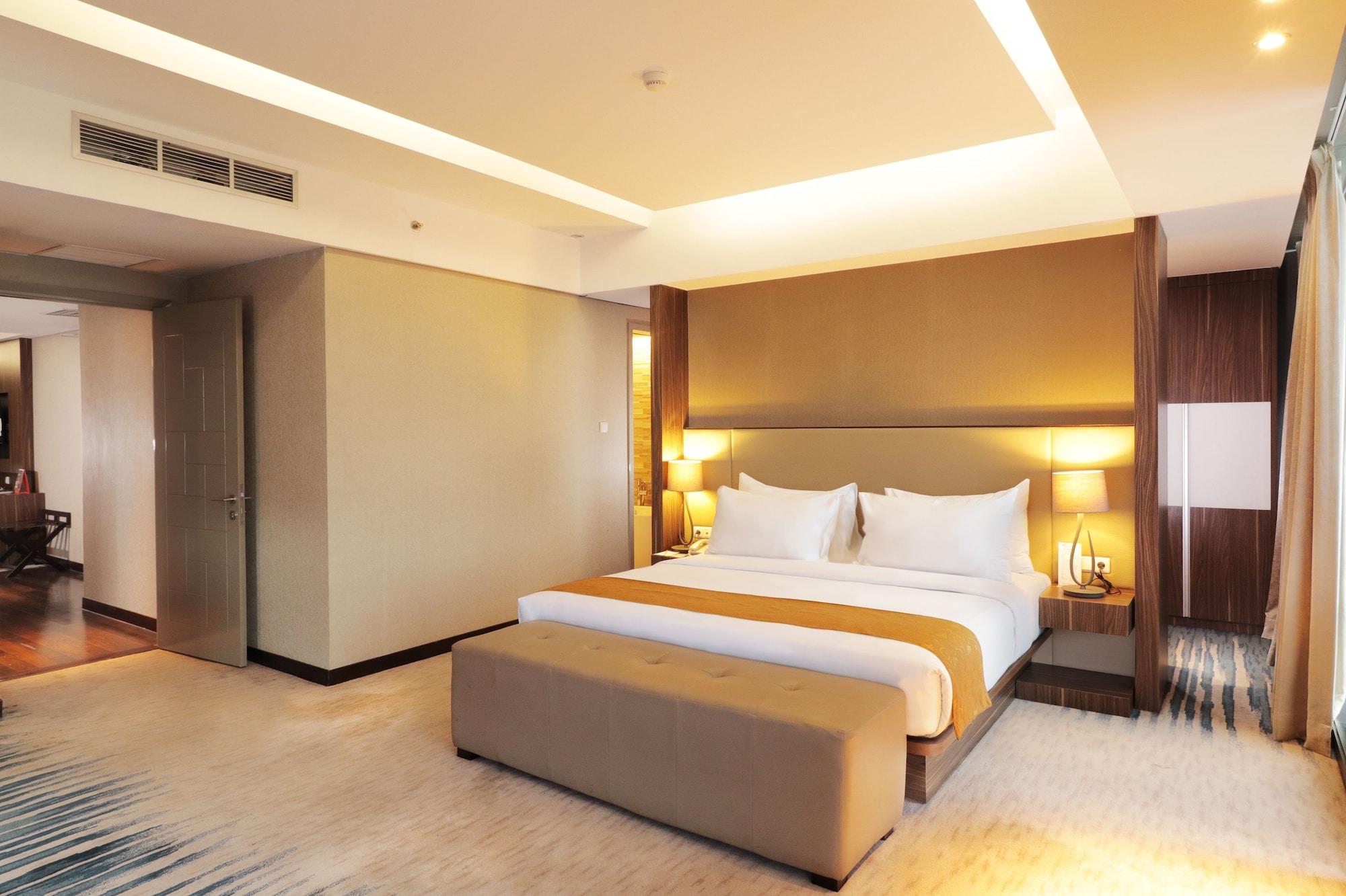 Swiss-Belhotel Чиребон Екстер'єр фото