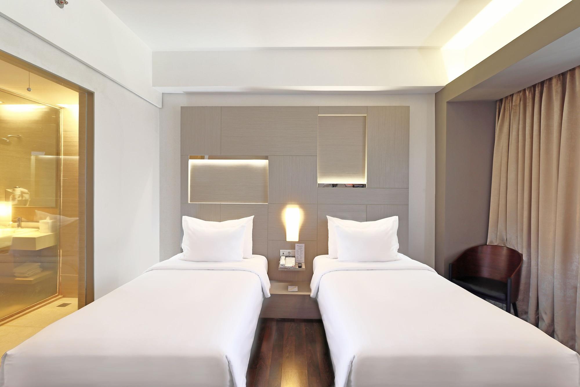 Swiss-Belhotel Чиребон Екстер'єр фото